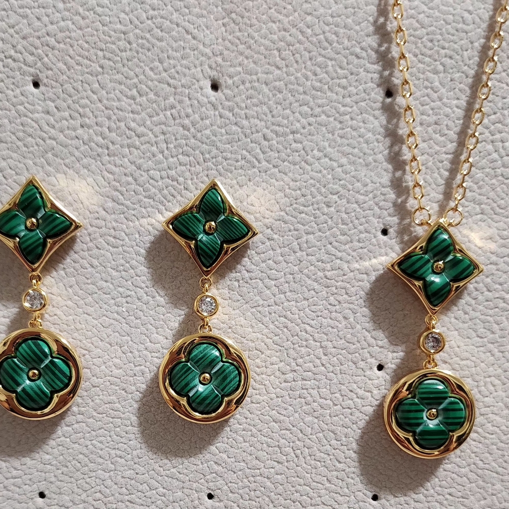 Elegant Gold and Green Jewelry Set